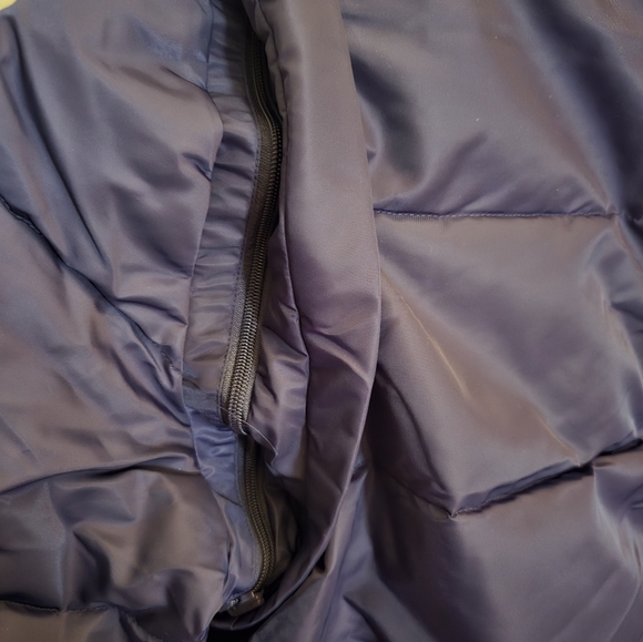 WeWoreWhat Navy Puffer Jacket/Vest - Picture 5 of 7